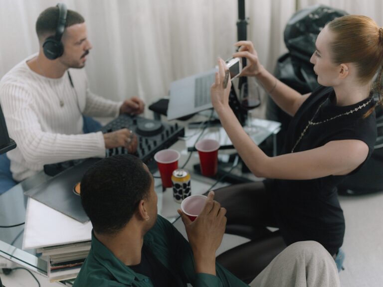 Marketing-Statistiken: Frische Informationen zu Werbeausgaben, Website-Traffic und Weiteren Aspekten.